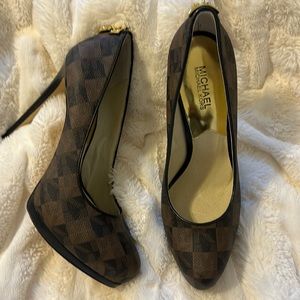 Michael Kors size 10 Pumps